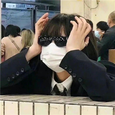 西藏伴游女生冯萧玉的资料